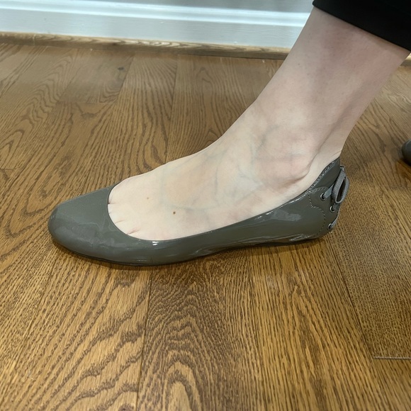 Vera Wang grey Helen patent leather ballet flat slip on shoes 9 - Picture 13 of 13